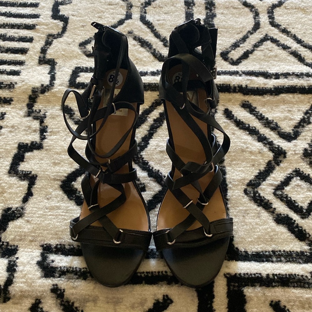 DV Dolce Vita Odelle Black Strappy Zippered Open Toe Sandals Sz 8.5